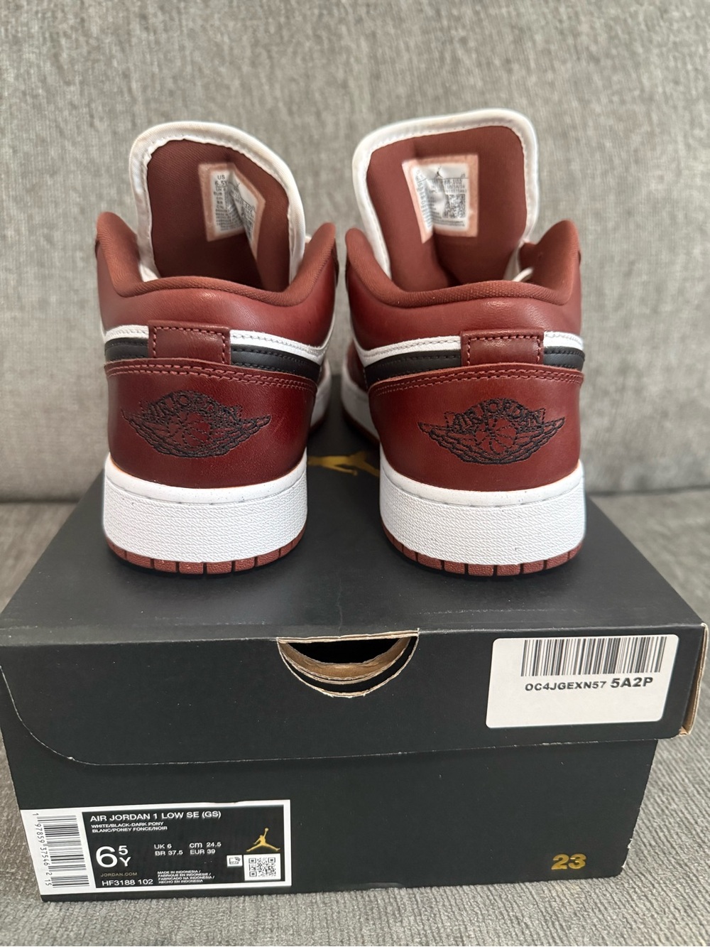 Nike Air Jordan 1 Low GS - Picture 3 of 4